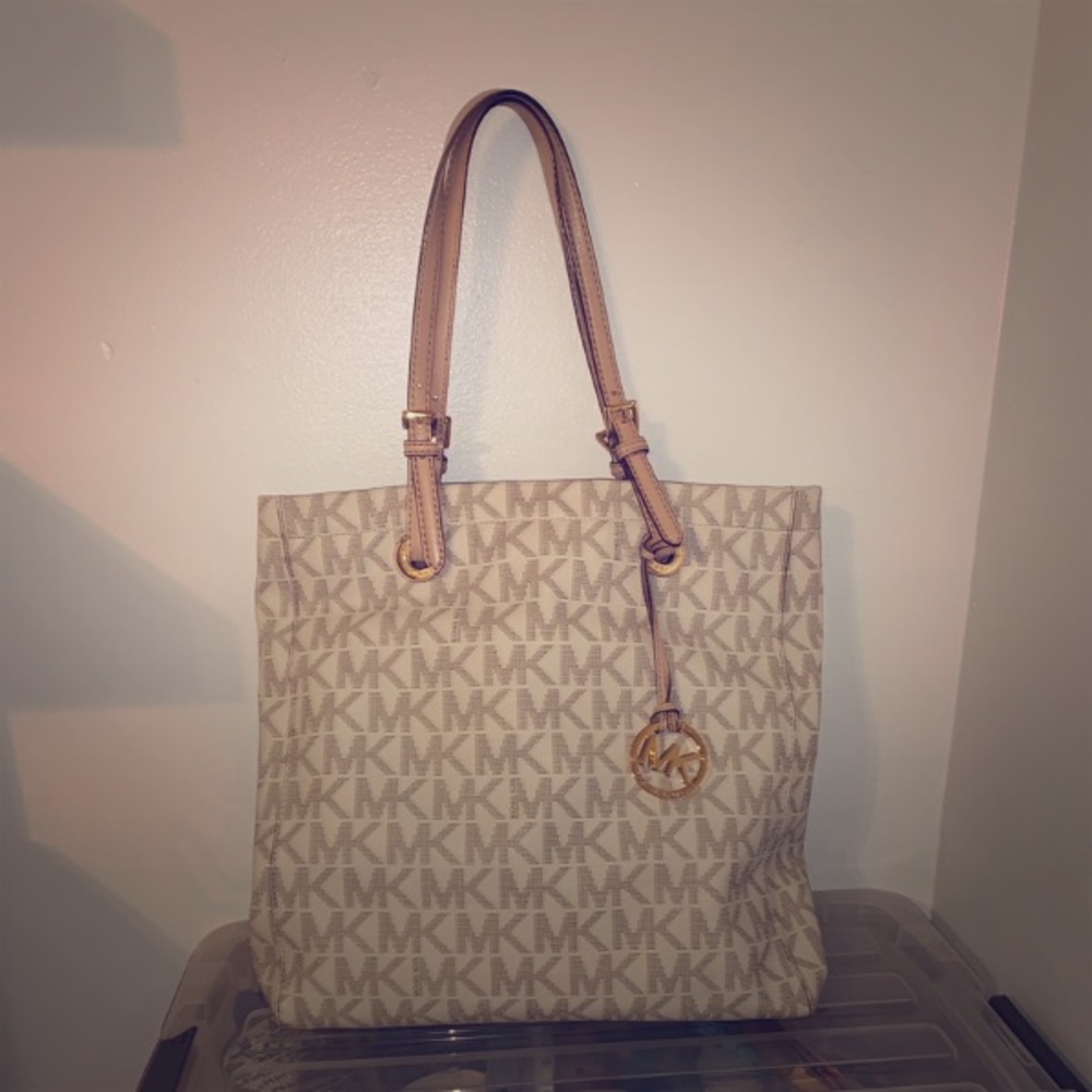 Authentic Michael Kors Tote👜☺️